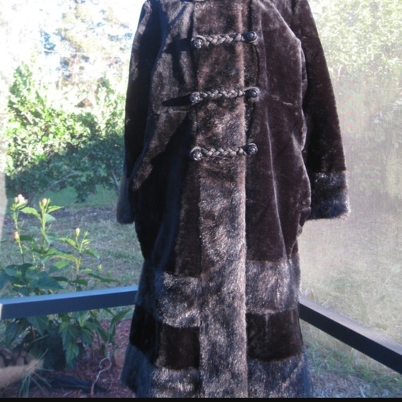 PLUSH VINTAGE BROWN/BLACK - SHEERED FAUX FUR FULL LENGTH COAT SIZE: MEDIUM~LARGE - Picture 2 of 9